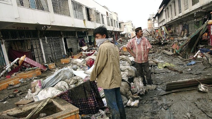 Tsunami Datang, Pergi, dan Dilupakan Tsunami Datang, Pergi, dan Dilupakan
