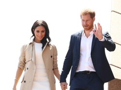 Foto dengan Penggemar, Meghan dan Harry Langgar Aturan Kerajaan