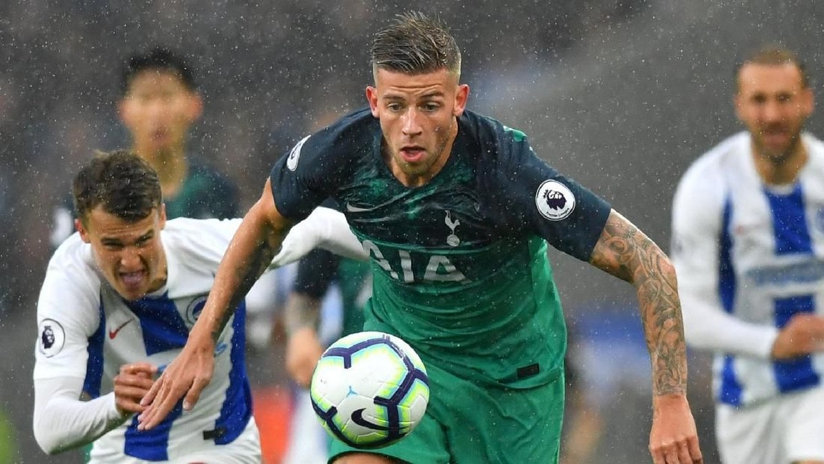 Barcelona kabarnya juga mengejar Toby Alderweireld (Foto: Dylan Martinez/Reuters)
