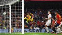 Di babak kedua, Spanyol gantian menekan. Hasilnya, Paco Alcacer yang baru masuk bisa memperkecil ketertinggalan menjadi 1-3. (Foto: David Ramos/Getty Images)