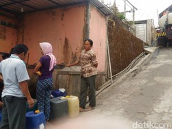 Terdampak Kebakaran Gunung Merbabu, BPBD Droping Air Bersih