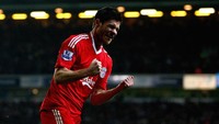 Salah satu gelandang paling berkelas di Premier League. Xabi Alonso menghabiskan lima musim bersama Liverpool pada 2004-2009. Meskipun sukses meraih gelar juara Liga Champions, Alonso belum pernah bisa mengangkat trofi juara liga. Alonso membuat 143 penampilan di Premier League sebelum hijrah ke Real Madrid. (Foto: Clive Brunskill/Getty Images)