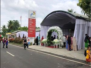 Surprise! SPBU Ini Disulap Jadi Lokasi Pernikahan Surprise! SPBU Ini Disulap Jadi Lokasi Pernikahan