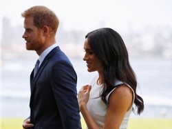 Hamil 3 Bulan, Meghan Markle Pamer Perut Buncit Pakai Gaun Putih