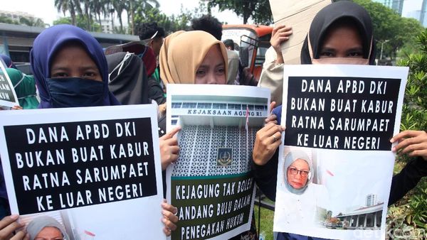 Aksi Mahasiswa dan Aktivis Tuntut Usut Tuntas Hoax Ratna Sarumpaet