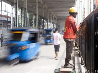 Belum Rampung Total, Kolong Skybridge Sudah Ramai Pengendara