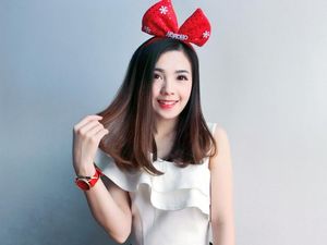 Terpikat Pramugari Cantik yang Viral Usai Difoto Diam-diam saat Bertugas