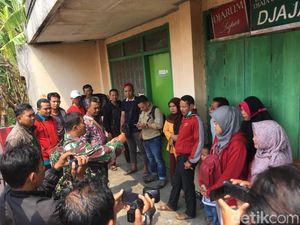 Tertipu Pengembang, Puluhan Orang Geruduk Kantor Pemasaran Mojokerto