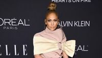 Foto: Minus Gaun Terbuka, Jennifer Lopez Tetap Seksi