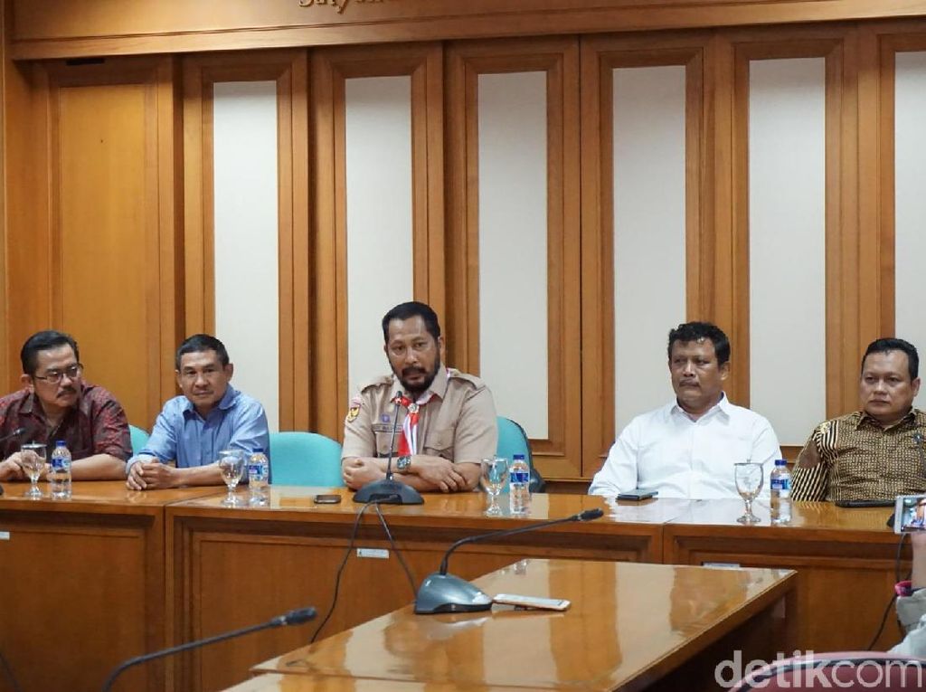 Buwas: Anak-anak di Video Ganti Presiden Bukan Pramuka Buwas: Anak-anak di Video Ganti Presiden Bukan Pramuka