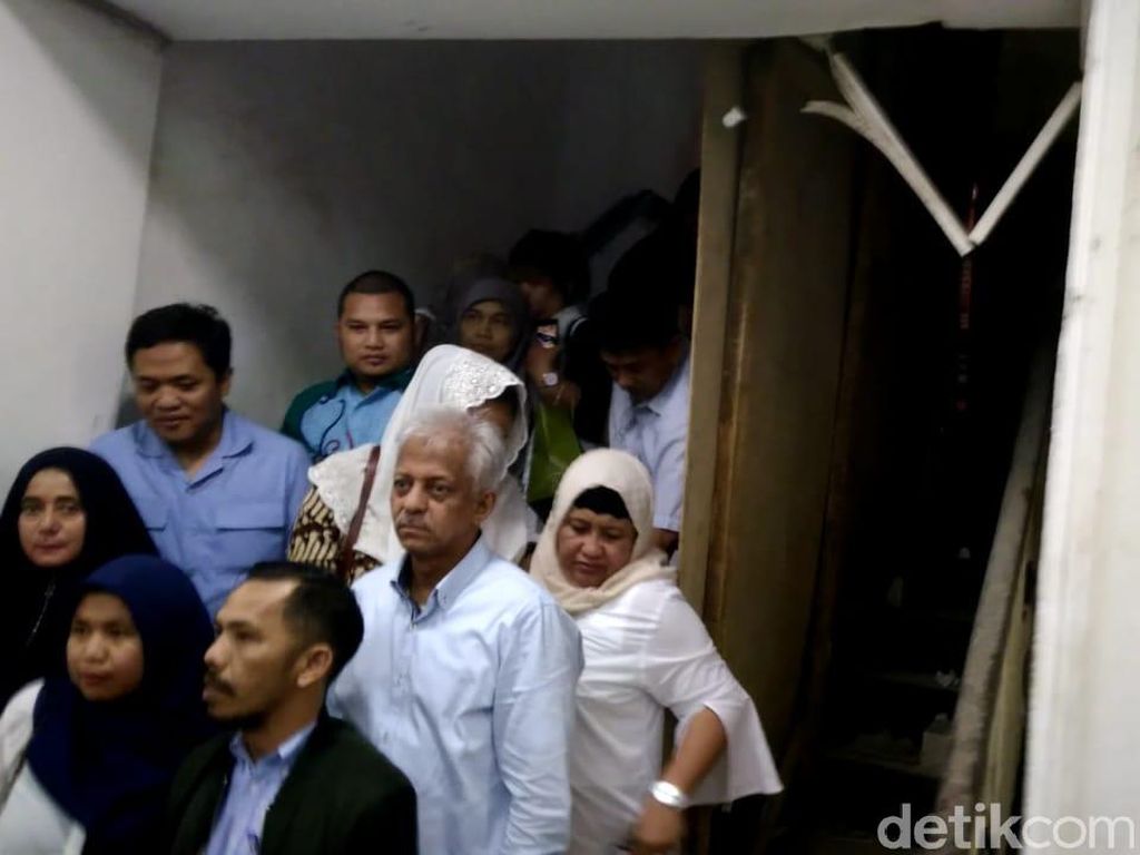 Diperiksa 12 Jam soal Kasus Hoax Ratna, Nanik S Deyang Bungkam Diperiksa 12 Jam soal Kasus Hoax Ratna, Nanik S Deyang Bungkam
