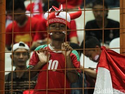 Suporter timnas cilik turut hadir untuk mendukung Stefano Lilipaly dkk.