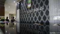Bupati Bekasi Ditangkap KPK, Ruang Kerjanya Sepi