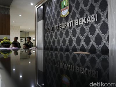 Bupati Bekasi Ditangkap KPK, Ruang Kerjanya Sepi