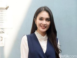 Rayakan Ultah Anak, Sandra Dewi Boyong Keluarga ke Disneyland Tokyo