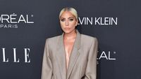 Foto: Tinggalkan Gaun Minim, Lady Gaga Stylish Berbaju Gombrong