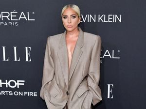 Foto: Tinggalkan Gaun Minim, Lady Gaga Stylish Berbaju Gombrong Foto: Tinggalkan Gaun Minim, Lady Gaga Stylish Berbaju Gombrong
