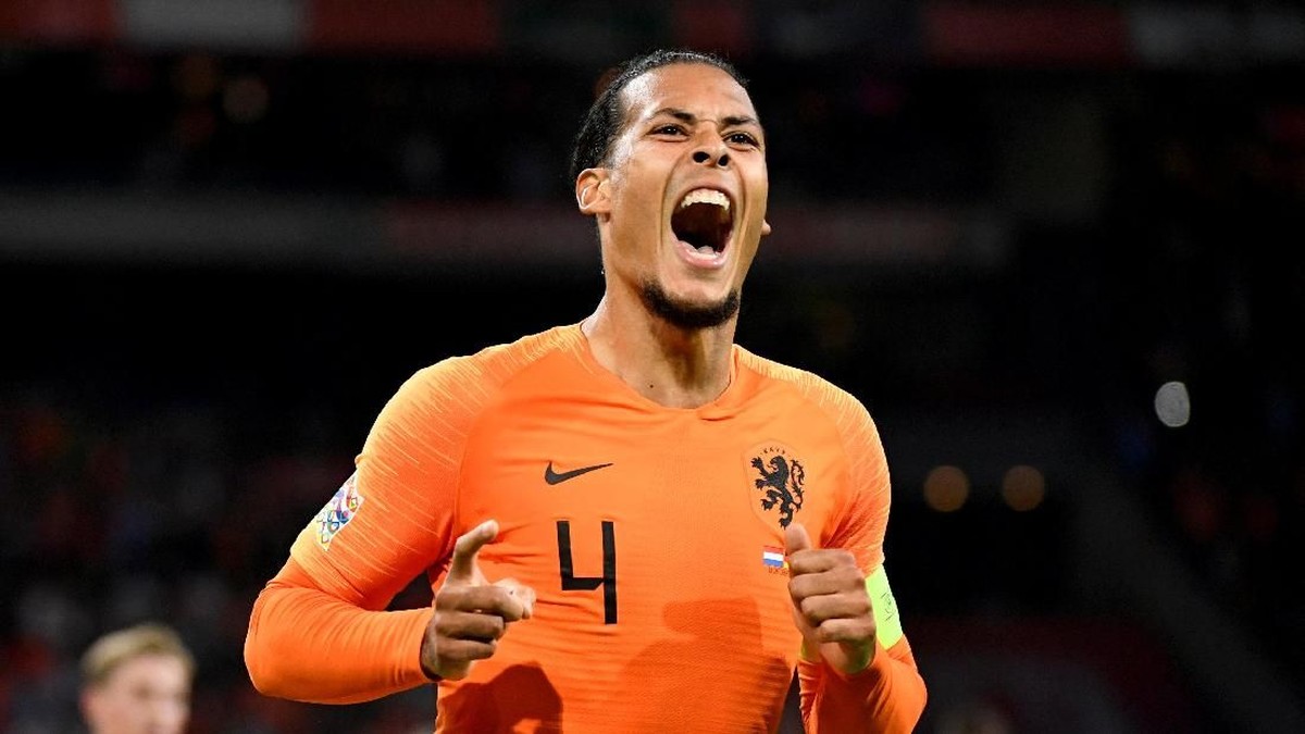 Virgil van Dijk fit main akhir pekan ini (REUTERS/Piroschka Van de Wouw)
