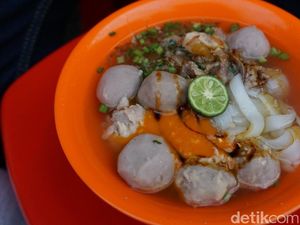 Punya Uang Rp 50 Ribu, di Warung Bakso Ini Bisa Dapat Dua Mangkuk! Punya Uang Rp 50 Ribu, di Warung Bakso Ini Bisa Dapat Dua Mangkuk!