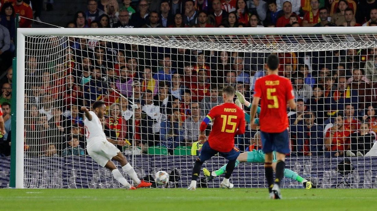 Spanyol dikalahkan Inggris 2-3 di UEFA Nations League (Foto: Marcelo Del Pozo/Reuters)
