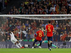 Spanyol Dikalahkan Inggris, Ceballos: Babak Pertama seperti Bencana