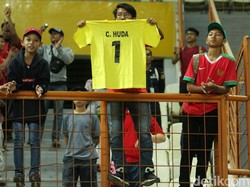 Momen 1 Menit Khusus untuk Chorul Huda Saat Persela Menjamu PSIS