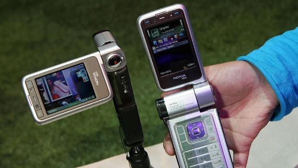 Nostalgia! Ini Ponsel Jadul Berkamera yang Canggih di Eranya