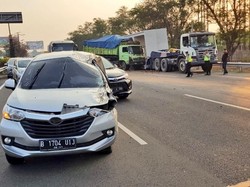 Tabrakan Truk Muatan Tanah vs Mobil di Tol Cengkareng, Lalin Macet
