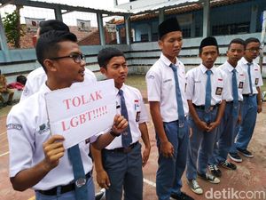 Pelajar Ciamis Deklarasi Tolak LGBT Pelajar Ciamis Deklarasi Tolak LGBT