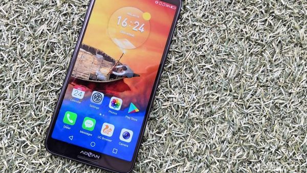 Unboxing Advan G3, Ponsel Bersuara Harman Kardon