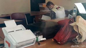 KPK Geledah Kantor DPMPTSP Bekasi
