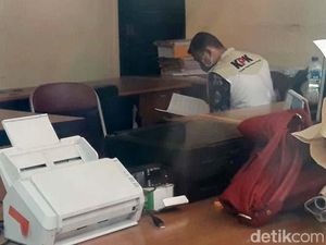 KPK Geledah Kantor DPMPTSP Bekasi