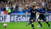 Griezmann lantas menggandakan skor di menit ke-80 lewat penalti, usai Mats Hummels dianggap melanggar Blaise Matuidi. Tanpa kesulitan, Griezmann menaklukkan Manuel Neuer. (Foto: REUTERS/Gonzalo Fuentes)