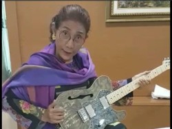 Gelar Amal untuk Palu, Susi Jual Gitar Milik Pejabat KKP