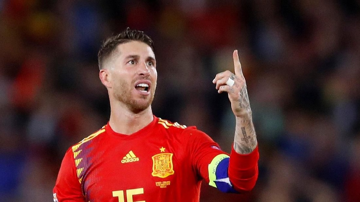 Sergio Ramos meminta fans jangan pernah berhenti mendukung Spanyol (Carl Recine/Reuters)