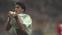 Christian Panucci direkrut Madrid pada musim dingin 1996/1997. Ia merupakan pemain yang diminta oleh pelatih madrid saat itu, Fabio Capello. Foto: Allsport UK /Allsport