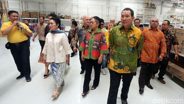 Momen 3 Anak Soeharto Buka Supermarket di Cibubur