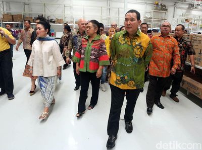 Momen 3 Anak Soeharto Buka Supermarket di Cibubur