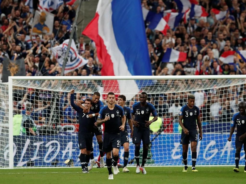Varane: Pemain Prancis Tak Akan Bertengkar karena Ballon dOr Varane: Pemain Prancis Tak Akan Bertengkar karena Ballon dOr