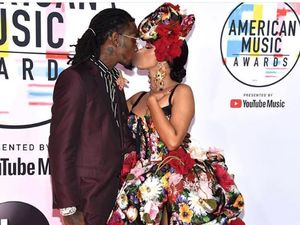 Offset Ajak Balikan Cardi B Saat Konser Offset Ajak Balikan Cardi B Saat Konser