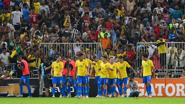 Meski tampil dengan kekuatan penuh tapi gol kemenangan Brasil dicetak pemain bertahan.