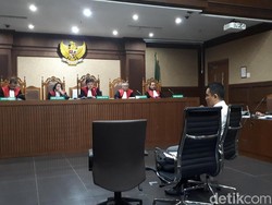 Kasus Bakamla, Fayakhun Dikenalkan ke 3 Orang Ngaku Keluarga Jokowi