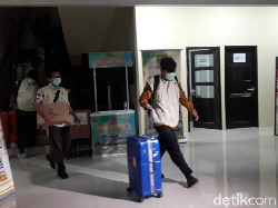 KPK Bawa 3 Koper dan 5 Boks Usai Geledah Kantor DPMPTSP Bekasi