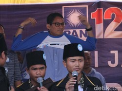 Sandiaga Janji Selamatkan Sungai Citarum