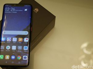 Unboxing Huawei Mate 20 Pro yang Punya 3 Kamera Leica