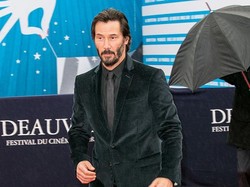 Beramal Jutaan Dollar, Keanu Reeves Pernah Tinggal di Kontrakan