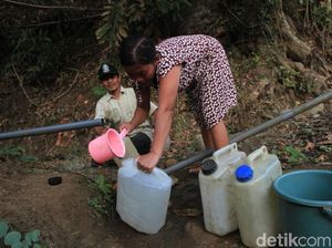 Kekeringan 2 Bulan, Warga Ponorogo Antre Air Lebih 4 Jam