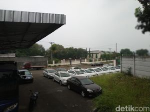 Ratusan Mobil Geely Masih Nongkrong di Pabrik Esemka