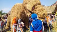Foto: Uniknya Puluhan Patung Jerami di Grobogan