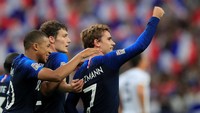 Setelahnya, Griezmann meluapkan kebahagiaannya usai mencetak gol kedua Prancis ke arah penonton yang memadati Stade de France. (Foto: Gonzalo Fuentes/Reuters)